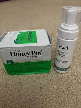 Feminine care bundle Rael Gentle pH wash, Honey Pot 100% cotton liners, new